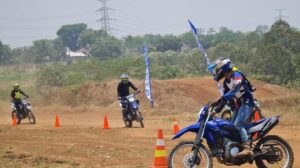 Yamaha bLU cRU School Riding Experience WR155R