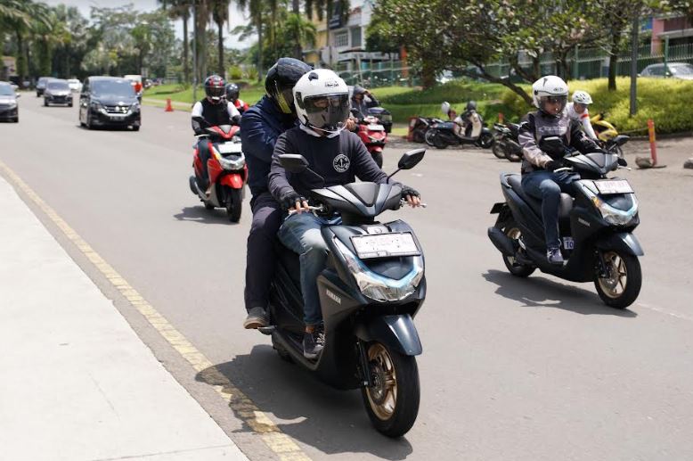 Yamaha FreeGo Family Otoplasa Riding Bareng Pasangan Yamaha STSJ