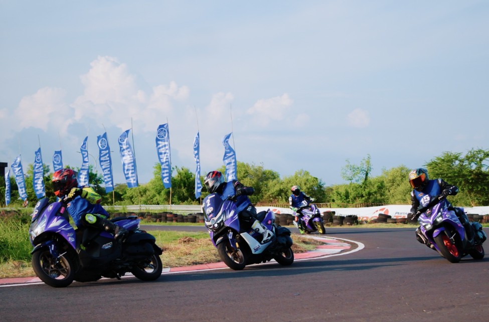 Yamaha MAXIRACE Gelora Bung Tomo Otoplasa Yamaha MAXIRACE Gelora Bung Tomo