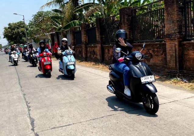 Yamaha STSJ Classy Rolling City