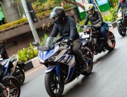 Yamaha STSJ Blu Cru Riding