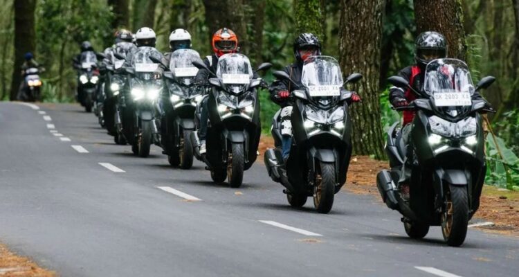 Yamaha STSJ YES24 XMAX Connected