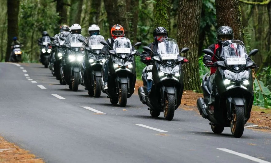 Yamaha STSJ YES24 XMAX Connected