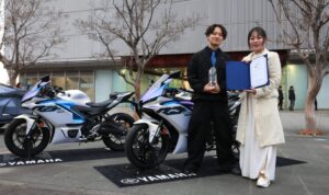 Yamaha YZF-R3 R25 Matte Pearl White Award Global Color Otoplasa Yamaha YZF-R3/R25 Auto Color Award Grand Prix