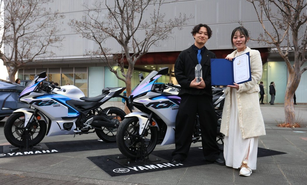 Yamaha YZF-R3 R25 Matte Pearl White Award Global Color Otoplasa Yamaha YZF-R3/R25 Auto Color Award Grand Prix