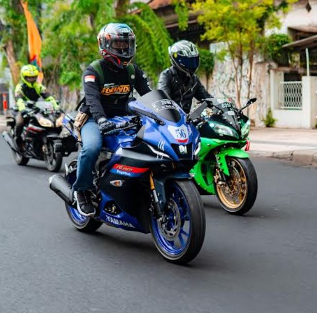 Night Ride Yamaha bLU cRU