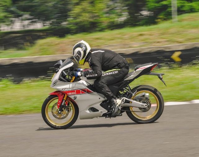 Yamaha bLU cRU Riding Experience R15 Otoplasa Yamaha bLU cRU Riding Experience