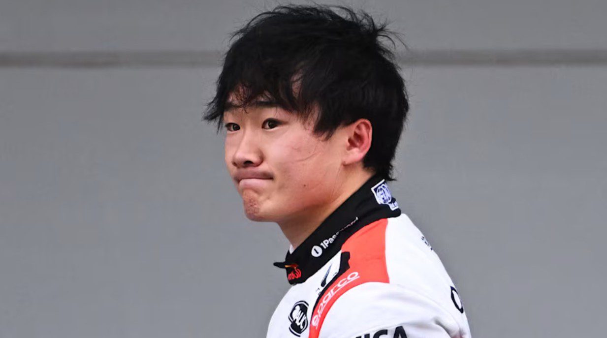 Yuki Tsunoda Red Bull Racing Otoplasa Yuki Tsunoda GP Jepang