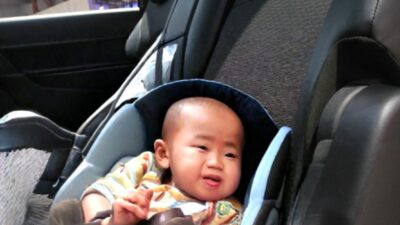 anak kecil di jok mobil Otoplasa Mudik Anak Kecil