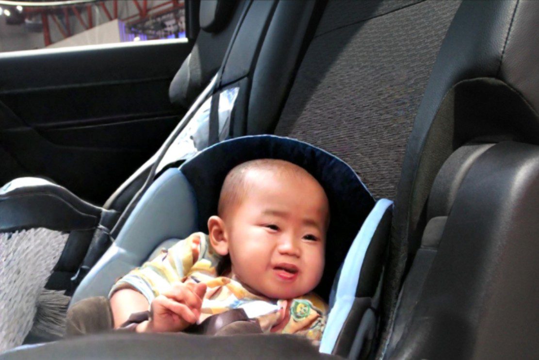 anak kecil di jok mobil Otoplasa Mudik Anak Kecil
