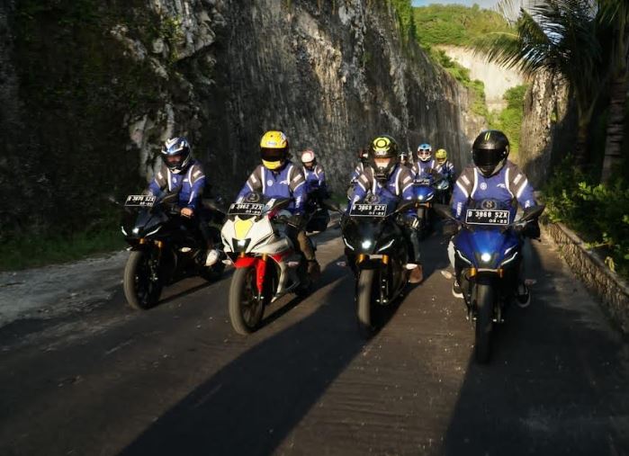 bLU cRU Mandalika R15 bLU cRU Mandalika R15