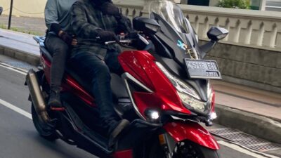 bonceng naik motor Otoplasa Tips naik motor berboncengan