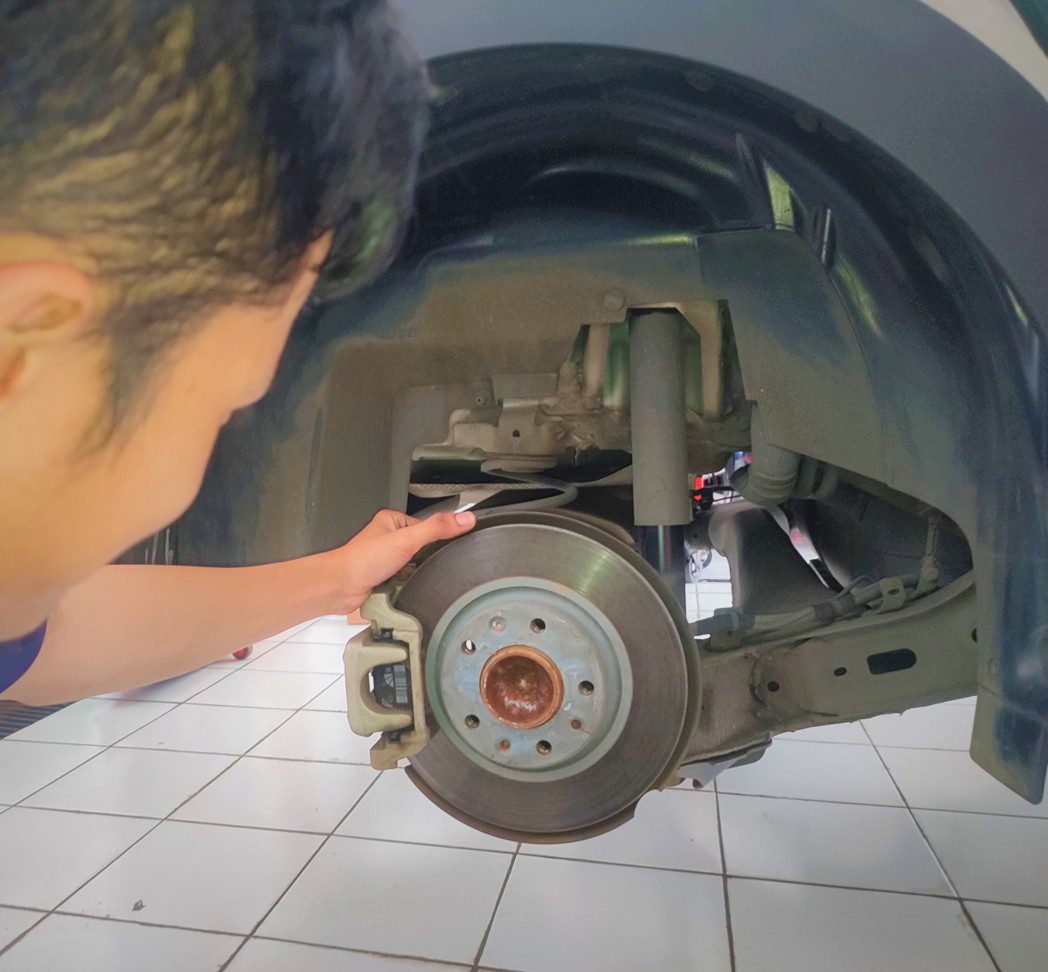 cek rem cakram mobil Otoplasa Astra Peugeot Kampas Rem
